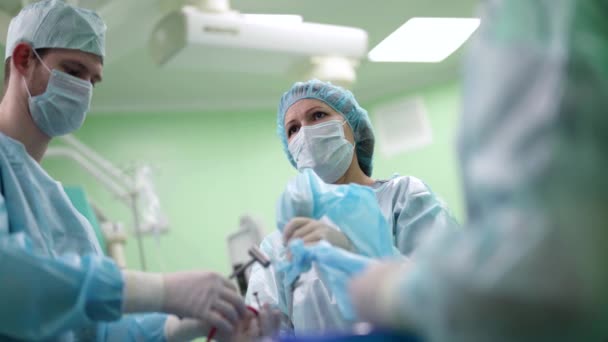Реконструкція операції на носовій перегородці в отоларингологічній клініці — стокове відео