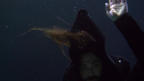 Mysterious knight or sorcerer with magic sword is floating inside river depth — Stockvideo