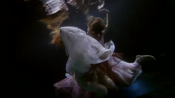 Homosexual loving couple of two women are floating underwater, romantic date of lesbians — Stock Video