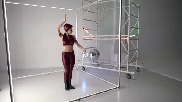 Extravagant disco dancer in studio, woman is moving like robot, rehearsing dance performance — стоковое видео