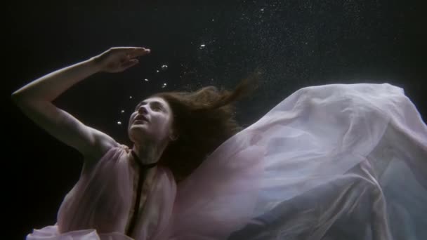 Silent sensual woman is floating slowly in depth, underwater shot — Stock videók