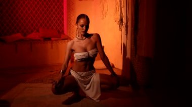 Baştan çıkarıcı, Sultan, baştan çıkarma ve baştan çıkarma sarayında doğulu ya da Arap dansıdır.