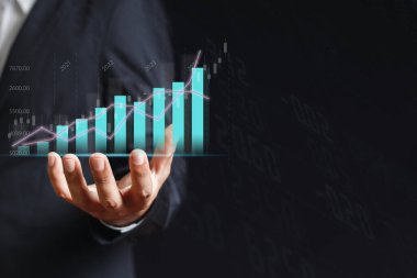 Ticaret grafiği, borsa pazarlama analiz çizelgesinde işadamının elinden çıktı. Bilgi istatistikleri kâr grafiği çiziyor. Yatırım ve pazarlama kavramı. 