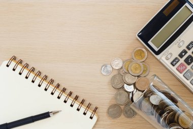 Para hesaplama defteri kalem, finansal yatırım konsepti. muhasebe dengesi yönetimi.