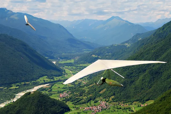 Drachenfliegen in Slowenien lizenzfreie Stockfotos