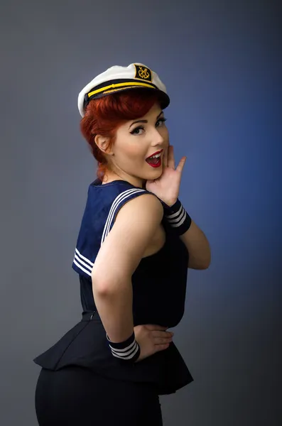 Pin up fille portant un costume de marin — Photo