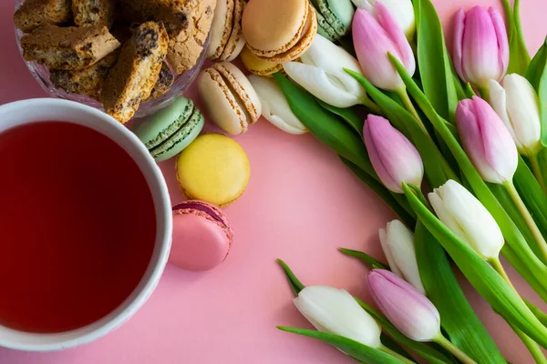 Bovenaanzicht Van Salontafel Woonkamer Met Franse Kleurrijke Macarons Theekopje Versierd Stockfoto