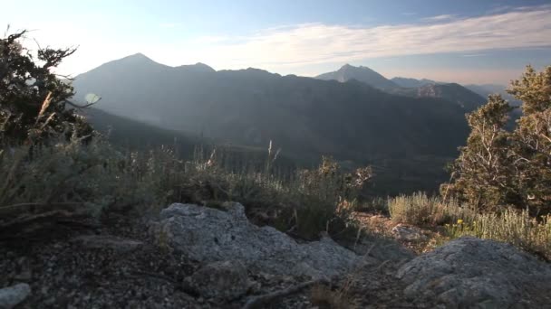 Vista deslumbrante do lado da montanha — Vídeo de Stock