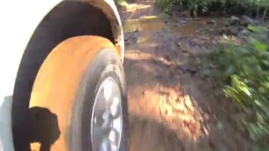 çamurlu yol sürüş