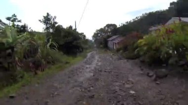 hızlandırılmış bir Dominik Cumhuriyeti 2 çamurlu yol