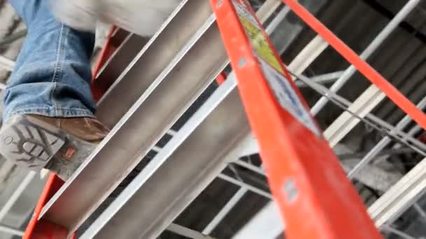 Man climbing down ladder. — Stock Video