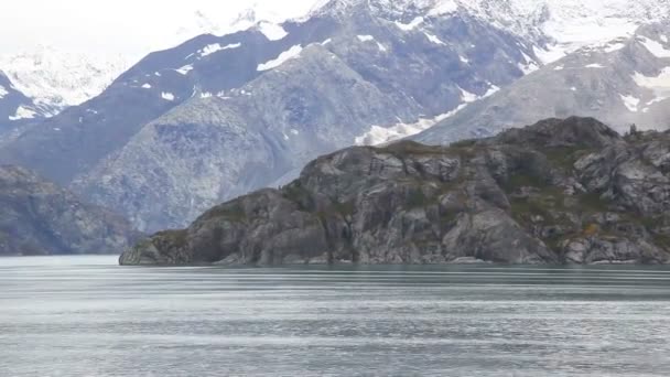 Colpo commovente della costa aspra dell'Alaska . — Video Stock