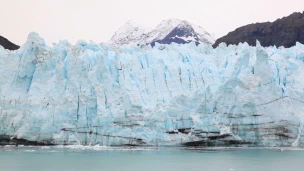 Lente poupée prise de vue du glacier . — Video