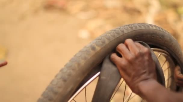 Fixing bike tire tight shot — Stock Video