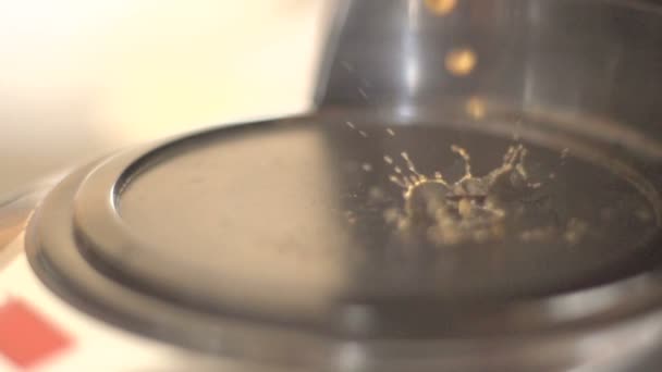 Koffie branden super slow motion. — Stockvideo