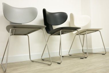 bekleme odasında sandalye