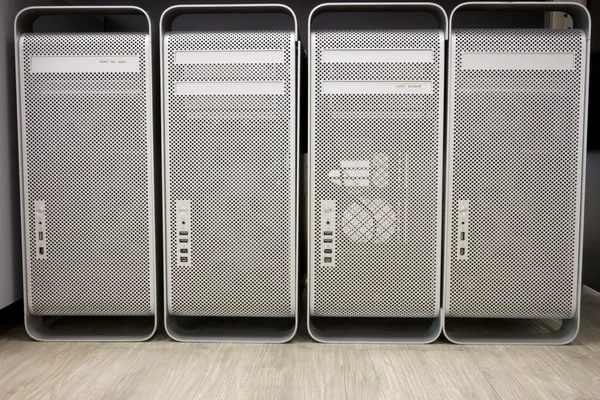 dört kule durumda bilgisayar