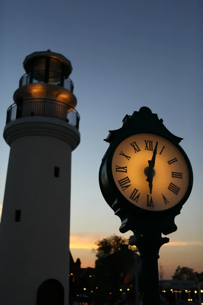 eski retro sokak saat