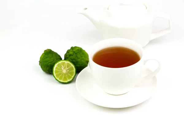 Herbata Bergamot Białej Ceramicznej Filiżance Świeże Owoce Bergamot Plastry Izolowane — Zdjęcie stockowe