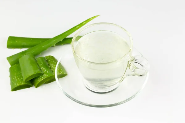 Aloe Vera Jus Dalam Gelas Transparan Dan Aloe Vera Segar — Stok Foto