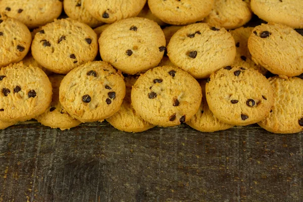 Pile Chokolade Chip Cookie Rustik Træ Baggrund - Stock-foto