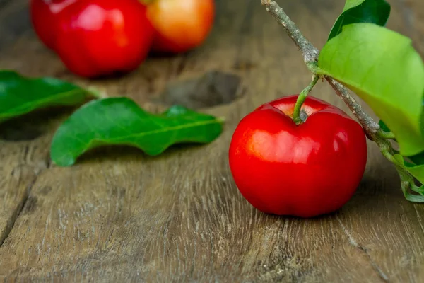 Acerola Cherry Barbados Cherry Branch Leaf Rustic Wooden Background — Stockfoto