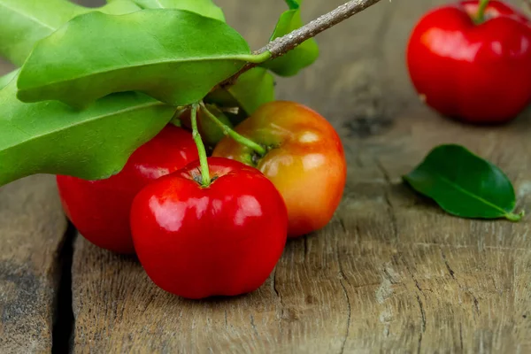 Acerola Cherry Barbados Cherry Branch Leaf Rustic Wooden Background — Stockfoto