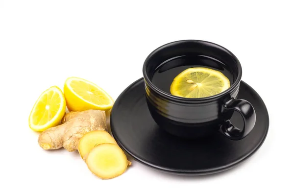 Чашка Горячего Чая Черной Керамической Чашке Свежим Лимоном Имбирем Изолированы — стоковое фото