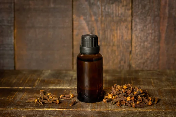 Essential Oil Cloves Bottle Dry Cloves Rustic Wooden Background — Stock Photo, Image