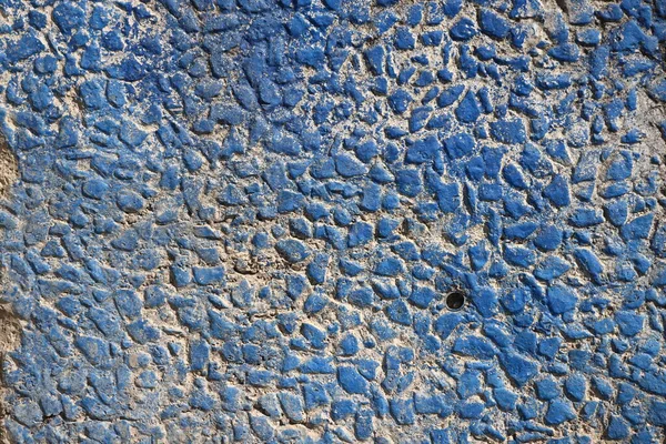 Muur Bekleed Met Kiezelstenen Beschilderd Met Blauwe Verf Blauwe Stenen — Stockfoto