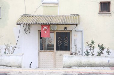 Konut girişi, bayrak ve kapılar, Türkiye 'de iç saha, Aralık .