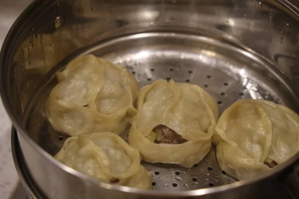 Manti Gestoomd Een Roestvrij Staal Mantu Dieet Voedsel — Stockfoto