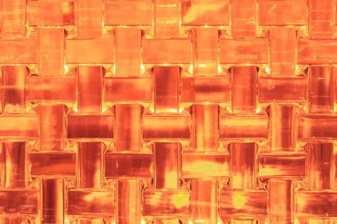 İletilen ışıkta kristal şeffaf örgü, ışığın yansımalarıyla şeffaf arkaplan, değişen renkler.