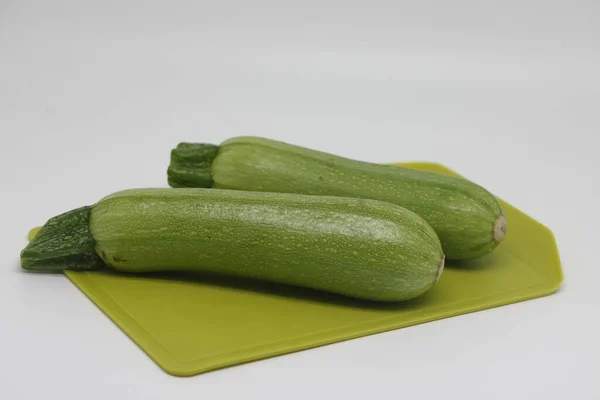 Unpeeled Green Zucchini Zucchini Cutting Kitchen Board — Foto Stock