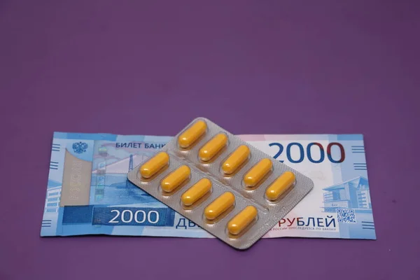 Φαρμακευτικές Κάψουλες Χρήματα Υψηλό Κόστος Του Φαρμάκου Χρηματοοικονομικά — Φωτογραφία Αρχείου