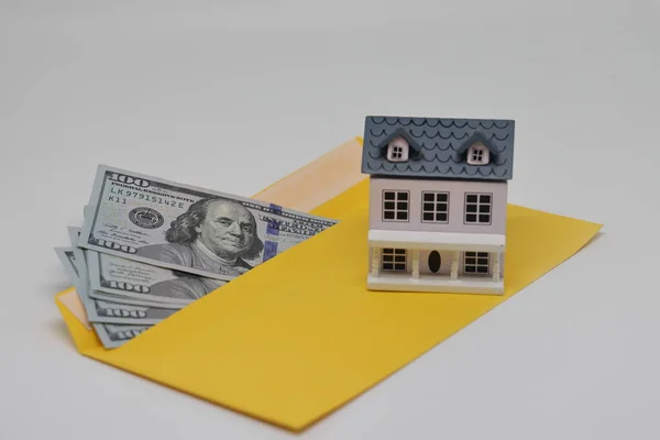 Banknotes Yellow Envelope Toy House Funds Purchase Real Estate — Stock fotografie