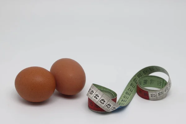 Rohe Hühnereier Auf Weißem Hintergrund Gewichtsverlust Ernährung Und Gewichtskontrolle Gesunde — Stockfoto