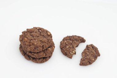 Fındıklı çikolatalı kurabiyeler. Kilo kaybı, diyet ve kilo kontrolü. Sağlıklı yiyecekler. Sağlıklı yaşam tarzı kavramı. Kişisel izolasyon sırasında ağırlık kontrolü