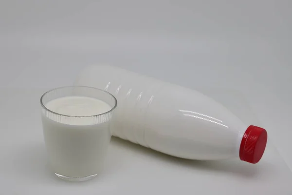 Een Glas Dikke Kefir Een Lichte Achtergrond Gezond Eten Het — Stockfoto