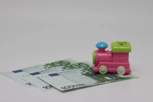 Banknoty Kalkulator Zabawka Kolejowa Planowanie Przyszłych Podróży Kwarantanna Dobiegnie Końca — Zdjęcie stockowe