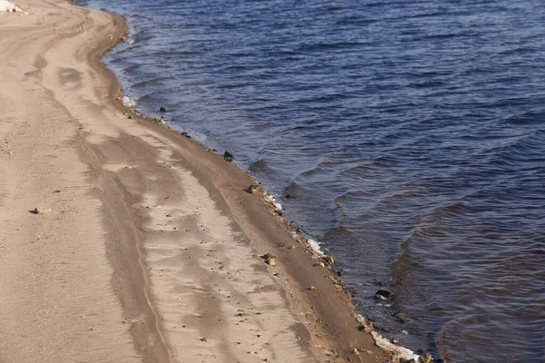 Donmuş nehir kumu. Nehir kumunun dokusu. Kum arkaplanı