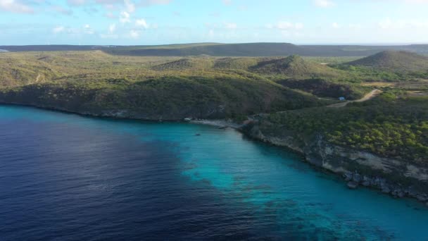 Αεροφωτογραφία Της Ακτής Του Κουρασάο Στην Καραϊβική Θάλασσα Γαλαζοπράσινα Νερά — Αρχείο Βίντεο
