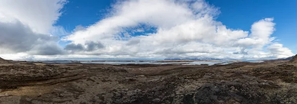 Panoramatická Scenérie Mraky Modrou Oblohou Nad Syrovým Pobřežím Poloostrova Snaefellsnes — Stock fotografie