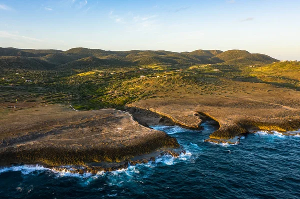 Uitzicht Vanuit Lucht Het Kustlandschap Met Oceaan Klif Langs Ruwe — Stockfoto