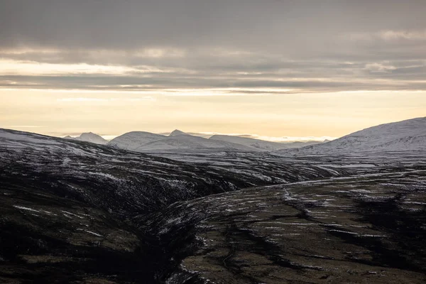Podzimní Scenérie Dovrefjell Norsko Skalami Kopci Horami Sněhovými Skvrnami — Stock fotografie