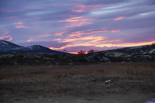 Cenário Amanhecer Outono Dovrefjell Noruega Com Rochas Colinas Montanhas Manchas — Fotografia de Stock