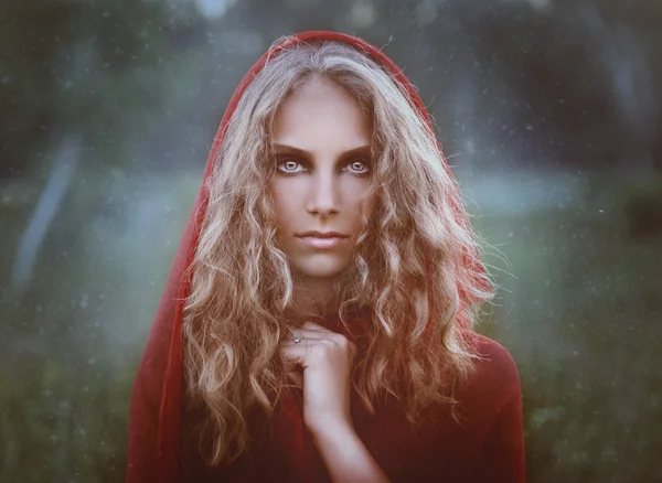 Woman in red hood — Stock Photo, Image