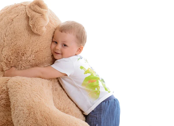 Liten pojke med teddy — Stockfoto