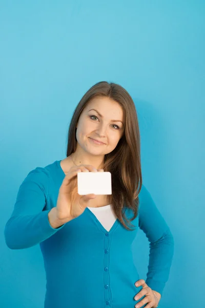 Kadın el kartı gösterir — Stok fotoğraf