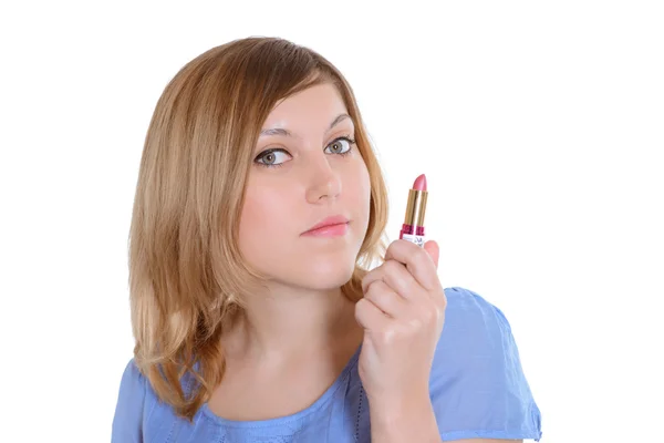 Hermosa mujer aplicando lápiz labial —  Fotos de Stock